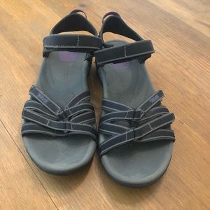 Great condition Teva sandals! Blk & purple